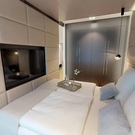 White Pearl 0.10 דירה *